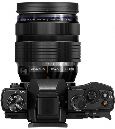 Olympus започна продажбите на безогледалния фотоапарат E-M5 PRO KIT