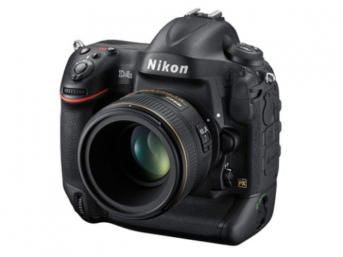 Nikon D4s не може да чете някои карти памет
