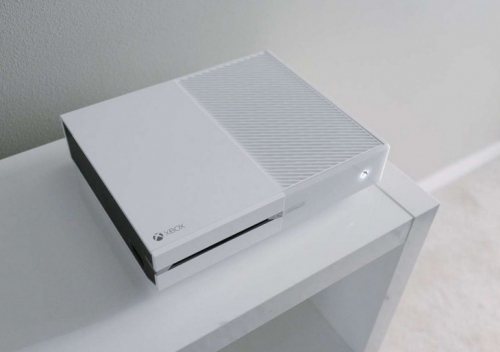 В еBay се появи версия на Xbox One в бяло; струва минимум 00