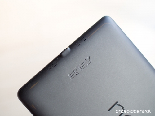 Калъфът Nexus 7 Folio обезцветявал гърба на таблета