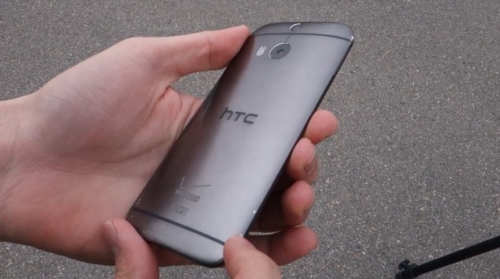 Дроп-тест на HTC One (M8): може да издържа половин час под вода, но е много лесен за надраскване