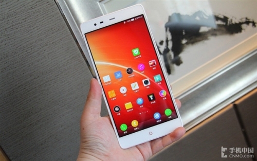 ZTE представи таблетфон с 13-МП предна камера