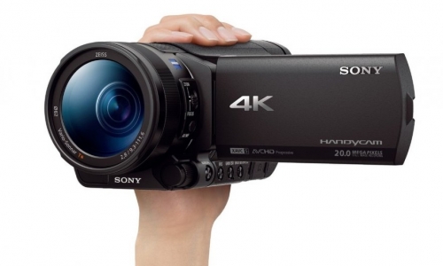 Sony Handycam FDR-AX100E: най-малката и лека любителска видеокамера с 4К резолюция