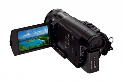 Sony Handycam FDR-AX100E: най-малката и лека любителска видеокамера с 4К резолюция