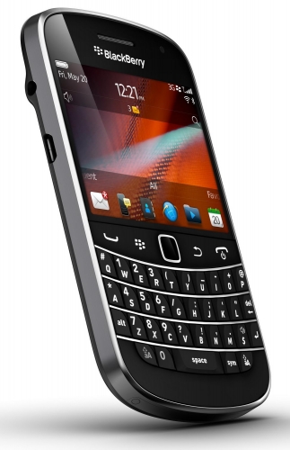 BlackBerry възобновява производството на смартфона Bold 9900