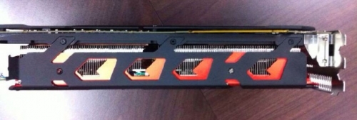 Картата PowerColor Radeon R9 295X2 Devil13 получи четири конектора 8-pin PCI-E Power