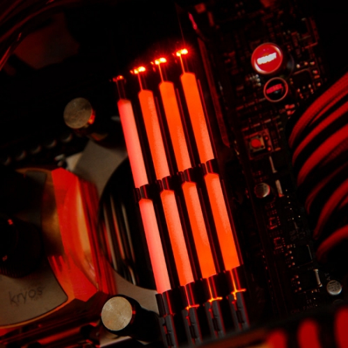 На пазара на оперативната памет с комплекта Light Sword DDR3-2400 излезе компанията Panram Technology