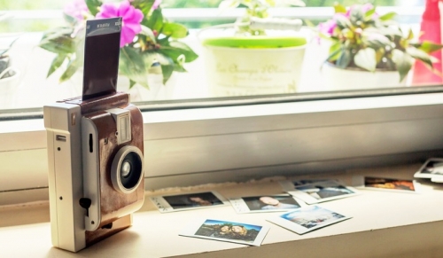 Lomography представиха първия си фотоапарат за моментни снимки