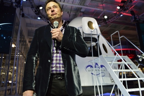 Новият космически кораб на SpaceX ще се приземява с точността на хеликоптер
