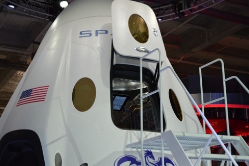 Новият космически кораб на SpaceX ще се приземява с точността на хеликоптер