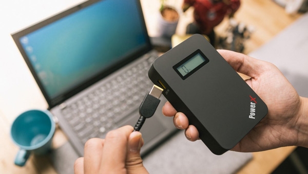 Портативната батерия Zettaly PowerX се зарежда осем пъти по-бързо от обичайните