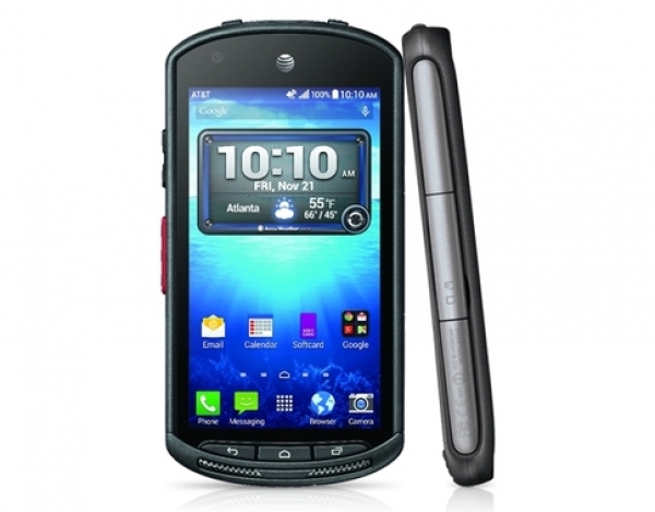 Смартфонът Kyocera DuraForce се харесва на Беър Грилс