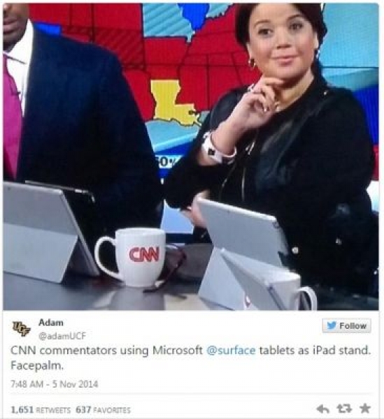 Водещите на CNN използваха таблетите Surface  Pro 3 като поставки за iPad