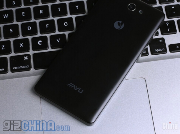 Реални фотографии и основни технически параметри на смартфона JiaYu F2