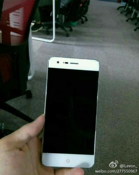 Първи снимки на безрамковия ZTE Nubia Z9