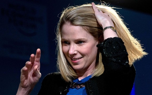 Топ инвеститори в Yahoo настояват за сливане с AOL