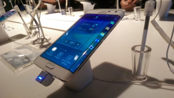 Samsung пуска премиална версия на Galaxy Note Edge