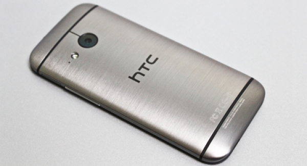 HTC се отказва от мини-флагманите One mini