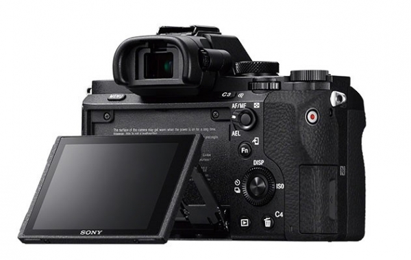 Sony представи безогледален фотоапарат с усъвършенствана система за стабилизация на изображението
