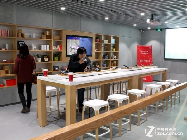 OnePlus отваря първия си магазин в Китай