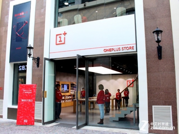 OnePlus отваря първия си магазин в Китай