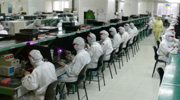 Foxconn ще произвежда сапфирното стъкло за смартфоните на Apple