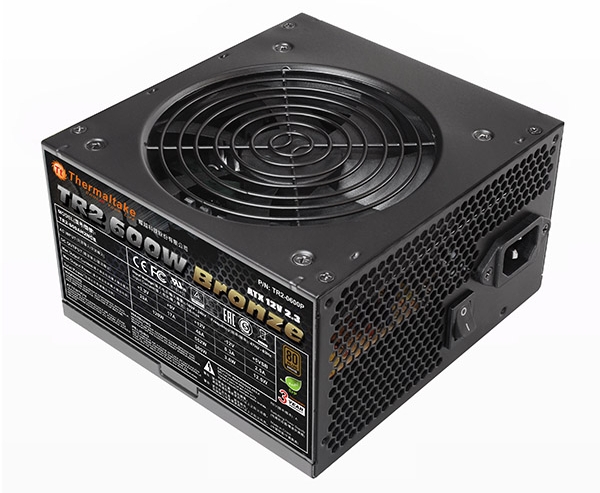 Thermaltake анонсира три „бронзови“ захранващи блока TR2 Bronze с мощности 450, 500 и 600 W