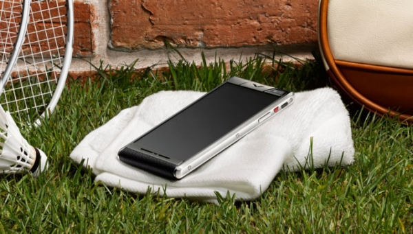 Луксозният Vertu Aster струва 00