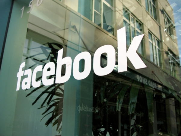 Facebook ще ограничи проучванията сред потребителите си