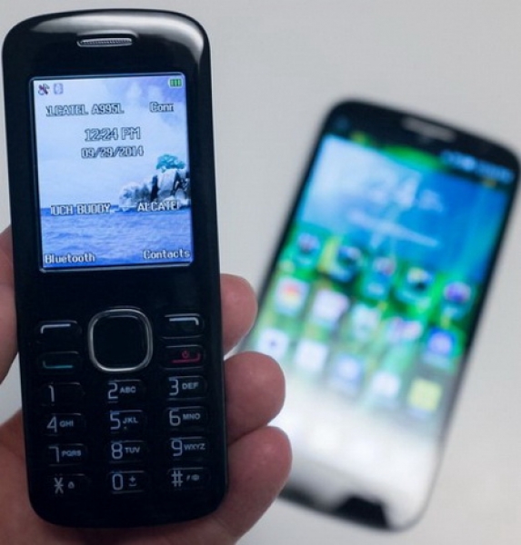 Alcatel Pop Mega се продава заедно с компаньона Buddy