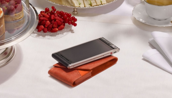 Луксозният Vertu Aster струва 00