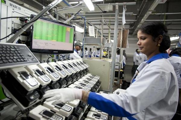 Nokia закрива най-големия си завод за мрежови телефони