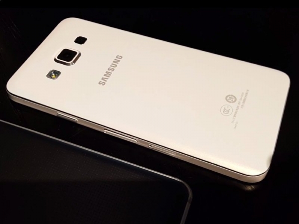 Samsung Galaxy Alpha A5 и A3: реални фотографии и технически характеристики