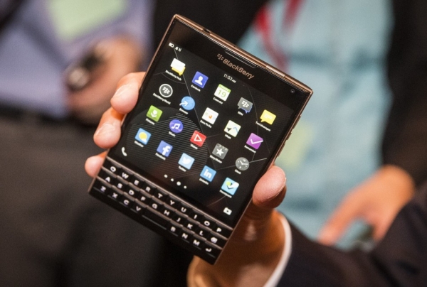 BlackBerry Passport се търси доста и количествата не стигат