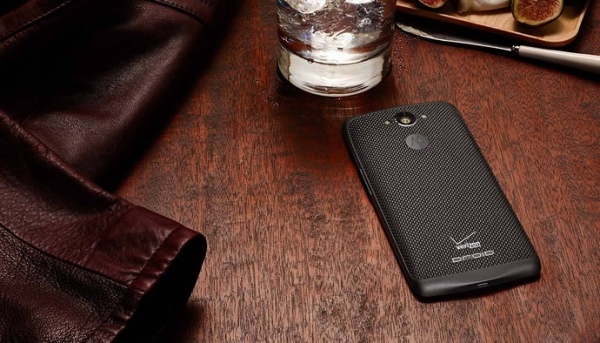 Motorola официално представи своя топ-смартфон Droid Turbo с Quad HD дисплей
