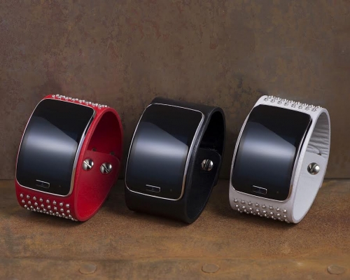 Diesel Black Gold представя специален Samsung Gear S на модно шоу