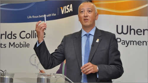 Visa внедрява технология за мобилни разплащания в iPhone 6, iPhone 6 Plus and Apple Watch