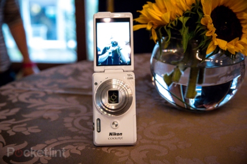 16-мегапикселов фотоапарат Nikon Coolpix S6900 за любителите на селфитата
