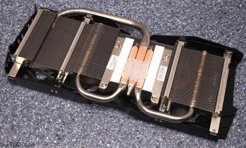 Във видеокартата EVGA GeForce GTX 970 ACX не всички топлинни тръби контактуват с GPU