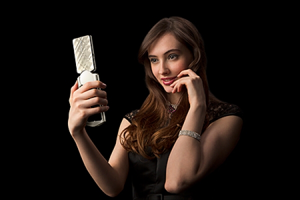 Casio EX-TR50: цифров фотоапарат за селфи с цена 00