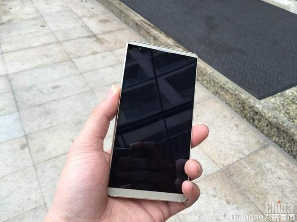 Анонс на смартфона Hosan S7: приятен дизайн и добри технически характеристики