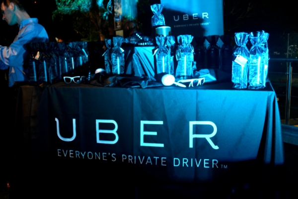 Uber ще прави отстъпки на пътници с Galaxy S6 и S6 Edge