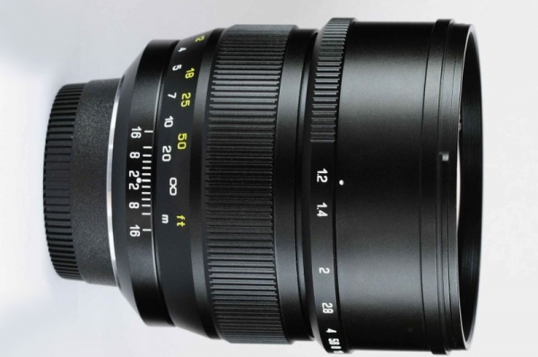 ZY Optics представи обектива за портретни фотографии Mitakon Speedmaster 85mm f/1.2