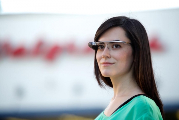 Luxottica работи по втора версия на Google Glass, която трябва да се появи скоро
