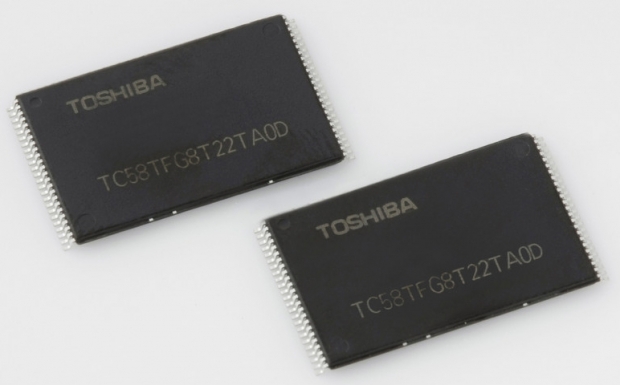 Toshiba представи първите в света 3D TLC NAND чипове памет с информационен обем 32 GB