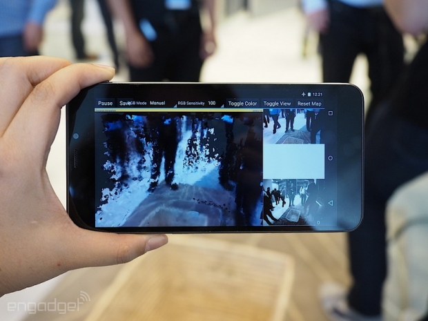 IDF 2015: Intel и Google демонстрираха фаблет, който може да заснема 3D изображения