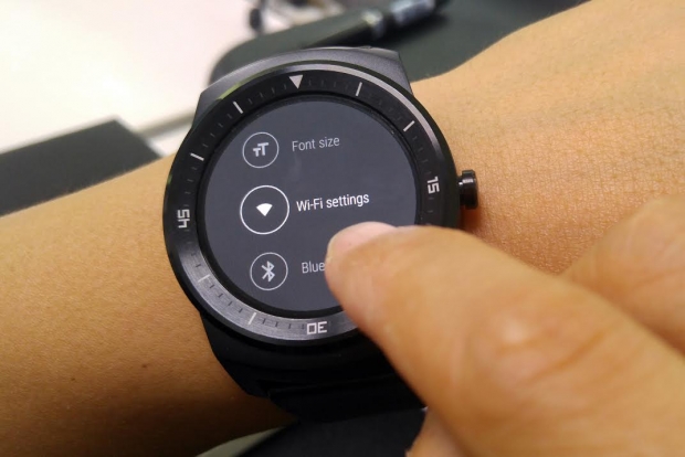 Последният ъпдейт на Android Wear прави възможна връзката на LG G Watch R с Wi-Fi
