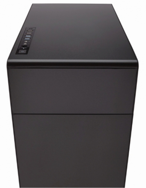 Corsair представи новите компютърни корпуси от серията Carbide – Clear 600C и Quiet 600Q