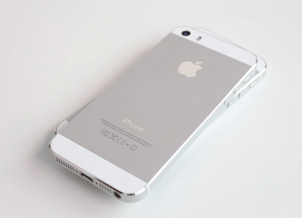 Apple на практика двойно понижи цената на iPhone 5s в Индия
