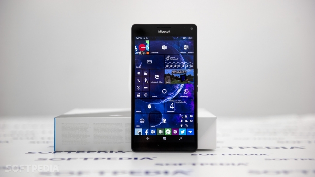 Microsoft спря разпространението на компилацията Windows 10 Mobile 10586.29 поради многото бъгове